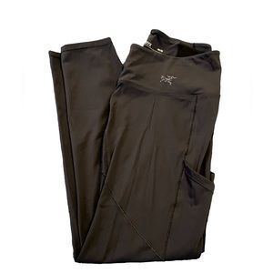 ARC’TERYX Women’s navy blue legging, Size medium.